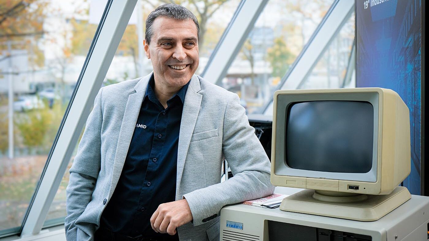 Peter Trosien, Managing Director of PyramidComputer GmbH, with a Pyramid from the late 1980s
