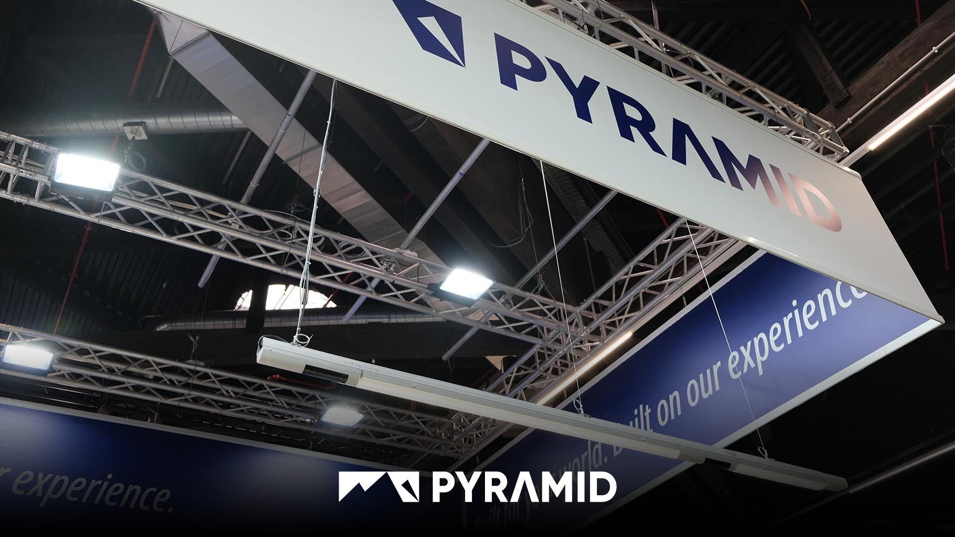 At embedded world 2026, we will be showcasing a modular camera rail for AI-supported machine vision on the shop floor with local data processing and real-time analysis.