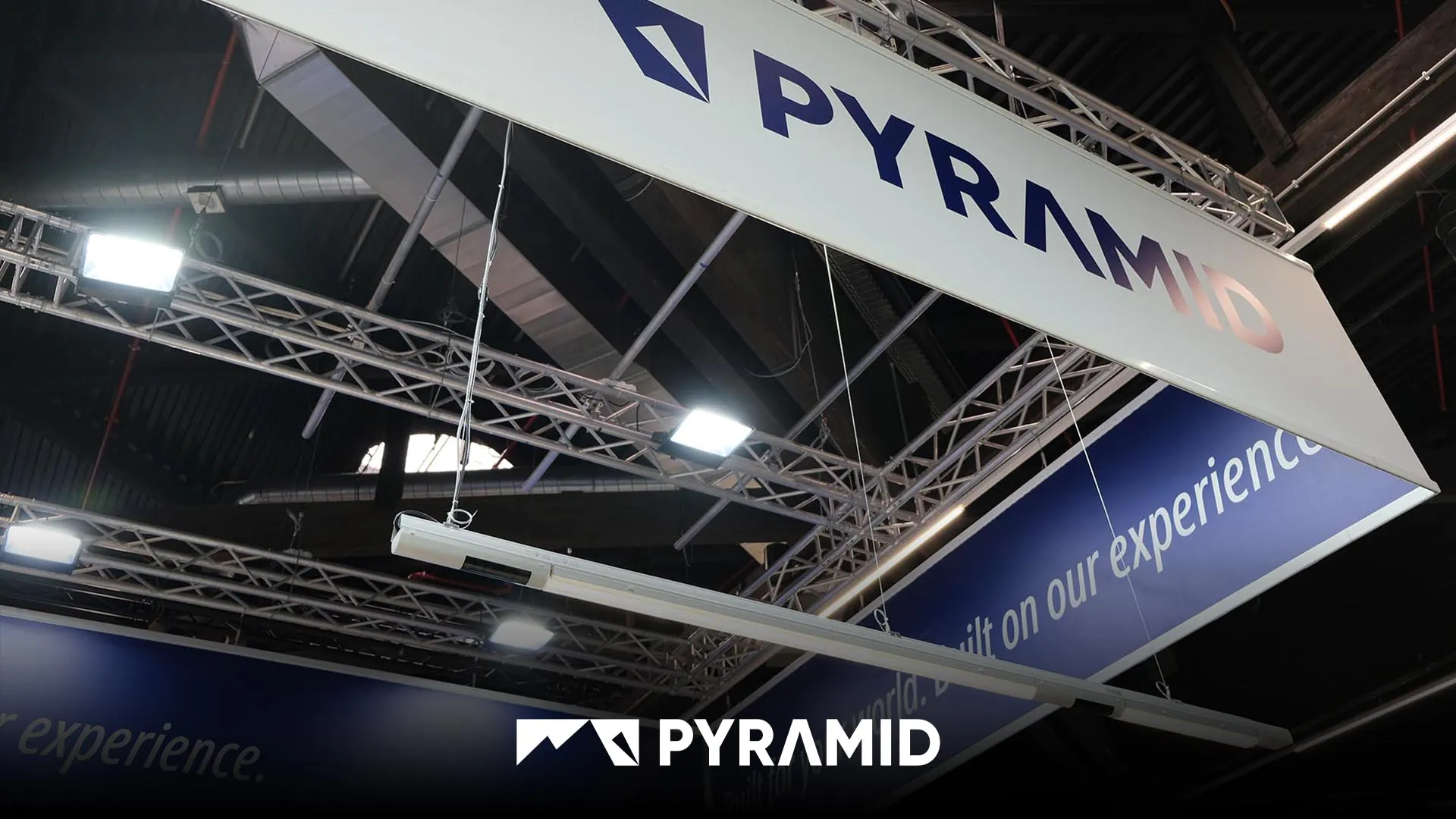 At embedded world 2026, we will be showcasing a modular camera rail for AI-supported machine vision on the shop floor with local data processing and real-time analysis.